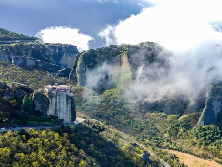 Thessaloniki : Meteora Full-Day Bus Trip with Local Guide - Seeing all 6 monasteries (and entering 3): the best way to plan your time