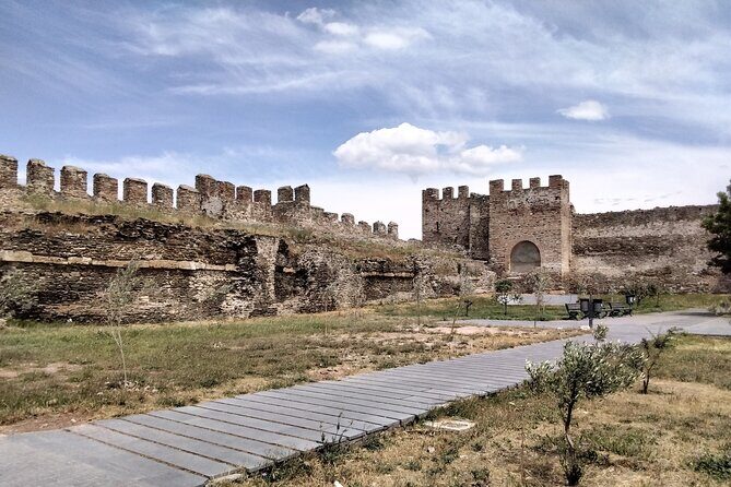 Thessaloniki Old Town Mythology & Nature Walking Tour - Stop 2: East Byzantine Walls in Ano Poli’s oldest streets