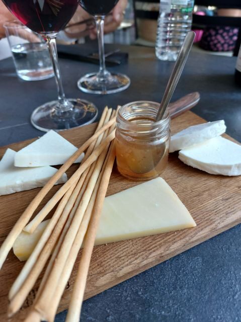 Thessaloniki: Small-Group Wine Tasting Tour with Appetizers - A smart way to taste Thessaloniki: 3 bars, 2.5 hours, zero rushing