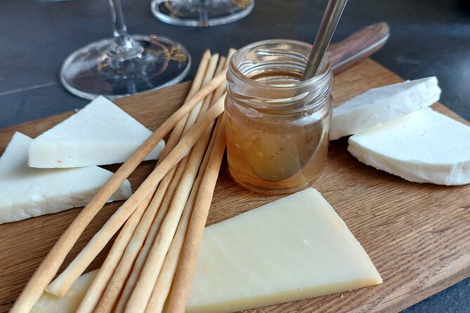 Thessaloniki Small-Group Wine Tasting Tour with Appetizers - Guides who make the difference