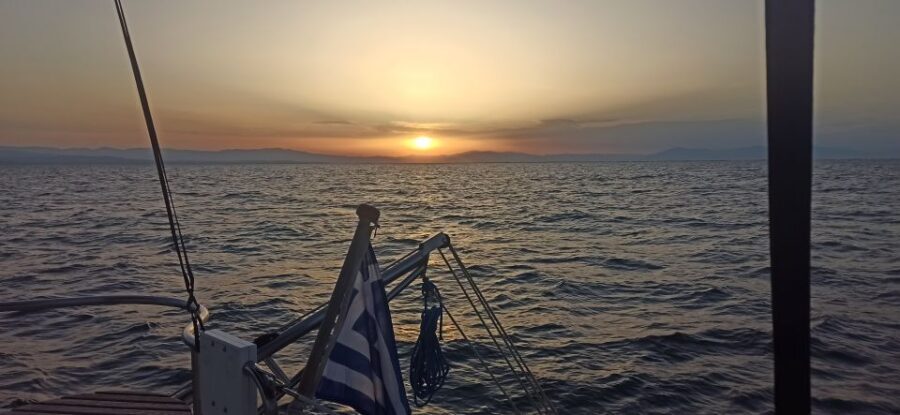 Thessaloniki Sunset Cruise departing from Nea Michaniona - Crew experience: friendly skipper energy and real help with boarding