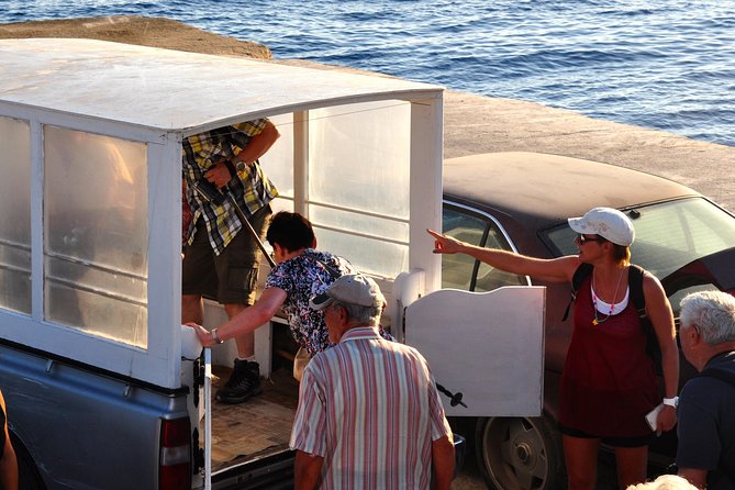 Thirassia Island: 6hr Private Tour with Lunch from Santorini - What the private format changes