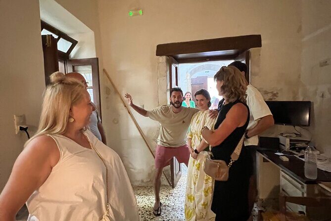 Traditional Food Tour in Rethymno - Mikrasiaton Square meze break: how the night stays fun