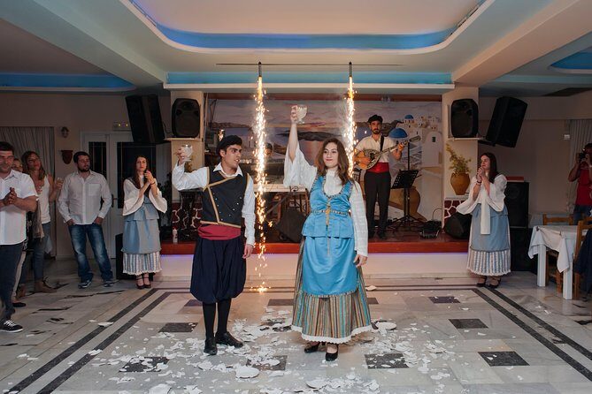 Traditional Greek Night live Music & Dinner Show in Santorini - The show at 21:00: live music, costumes, and audience participation