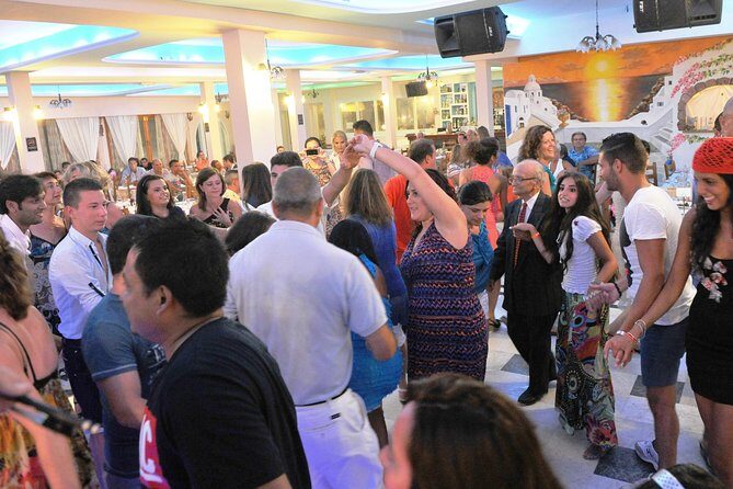 Traditional Greek Night live Music & Dinner Show in Santorini - Seating rules: first-come comfort, couples seating, and how not to get stuck