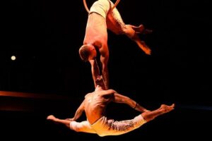 Troy Dinner-Show - Timing in practice: doors at 7:00, dinner at 7:30, show at 8:30