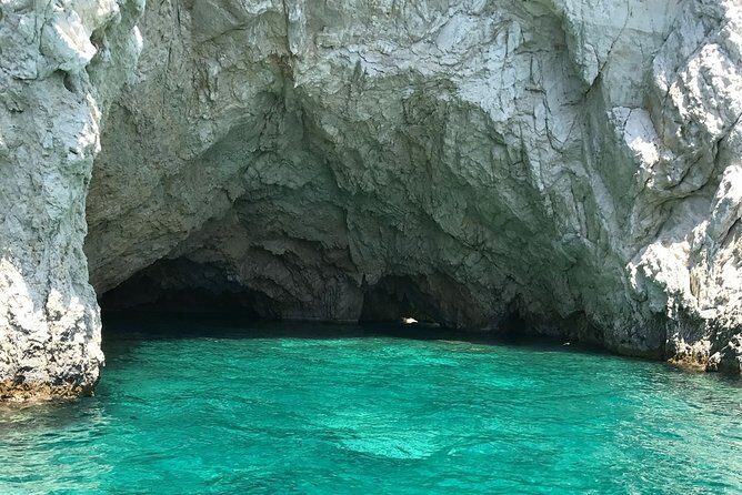 Turtle Spotting Cruise in Zakynthos - Marathonisi, the Turtle Island stop: how to spot turtles without rushing