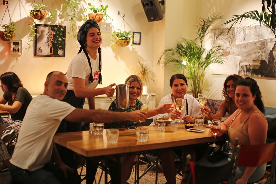 Twilight Athens Tour inc. rooftops, tastings & 3 drinks - Who should book this Athens night tour?