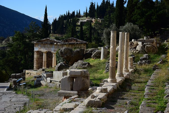 Two day trip from Athens to Delphi and Meteora - Thermopylae and the story of the 300