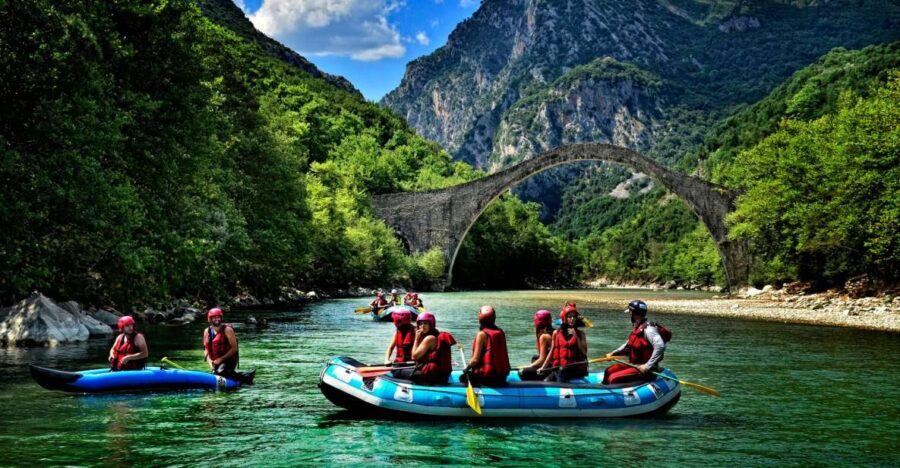 Tzoumerka: Rafting Arachthos Trail: Plaka Bridge- Tzari - Downstream time: Class III rapids in a canyon that can hit 700 meters
