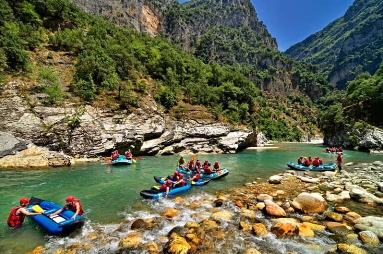 Tzoumerka: Rafting Arachthos Trail: Plaka Bridge- Tzari - The 20m one-arch Plaka Bridge: the best kind of pre-rafting photos