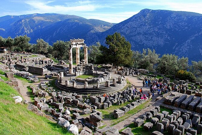 Visit Delphi the famous oracle! Explore the mysteries of the ancient world! - Entering Delphi, the navel of the ancient world