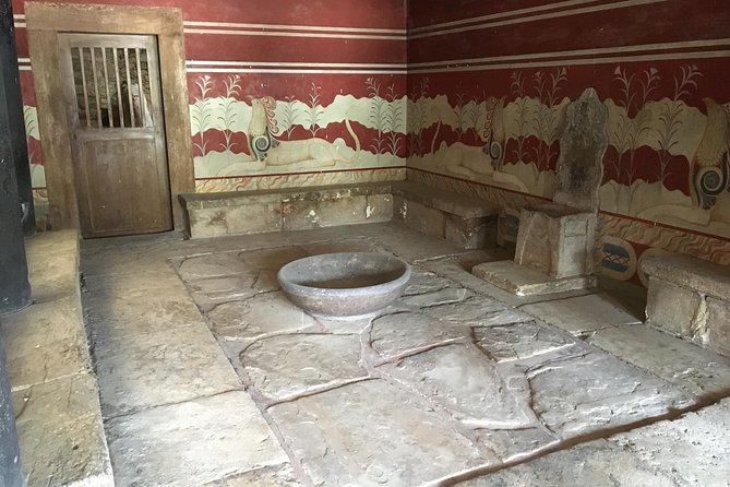 Visit Knossos palace (Tour & Skip-the-Line Ticket) - Who should book this Knossos tour
