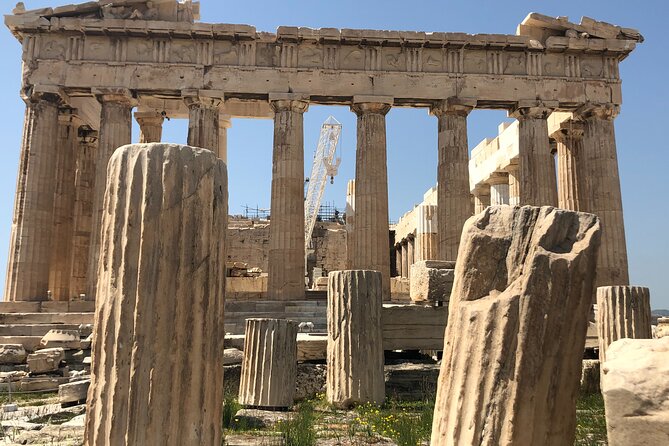 Visit of the Acropolis with an official guide in Spanish - The Erechtheion and its famous Caryatids