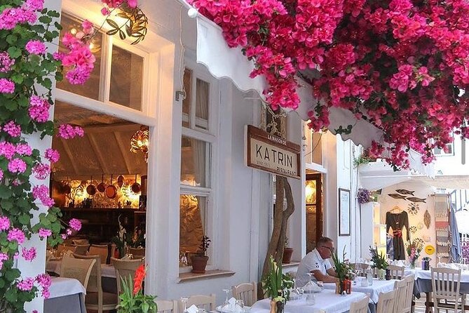 Walking Tour in Mykonos Town & Secluded Beach Picnic - Little Venice, merchants, and the waterfront view