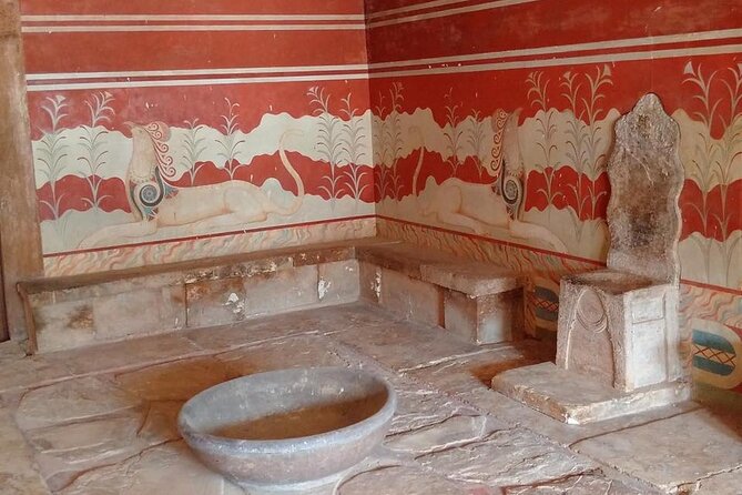WeGuide Knossos palace - Group size, questions, and the shared-tour format