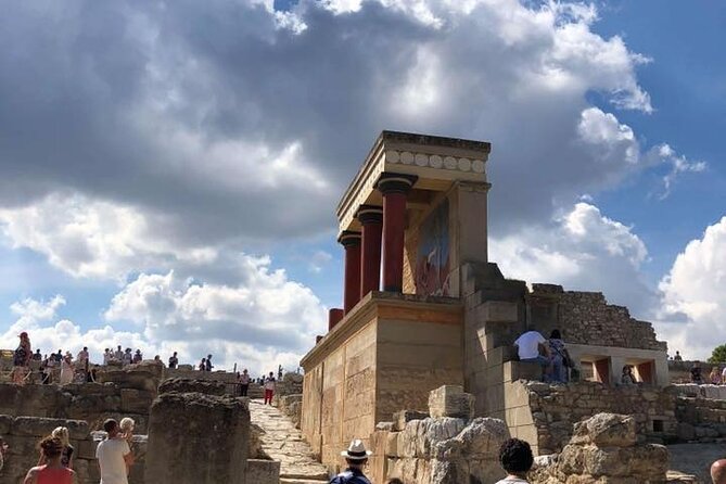 WeGuide Knossos palace - Who gets the most from this Knossos tour