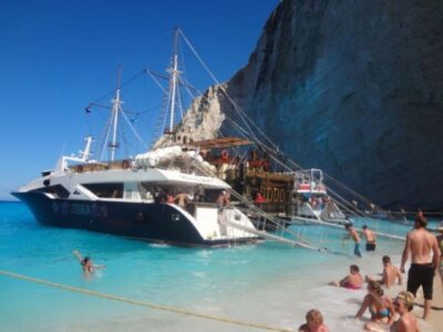 Zakynthos: Boat Cruise to Navagio with Swim Stops - A four-hour yacht route toward Navagio