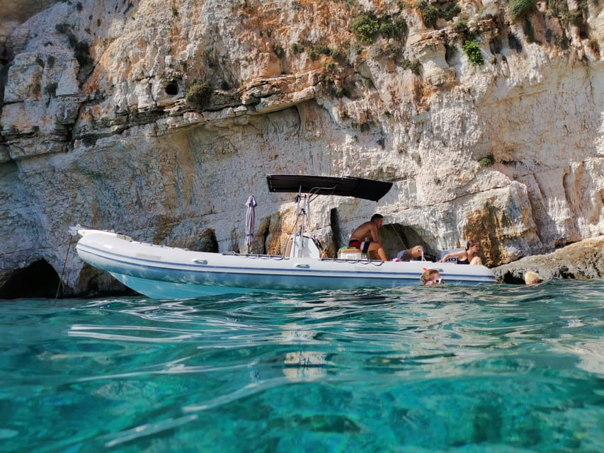 Zakynthos : island half circle boat tour - The captain, languages, and group atmosphere