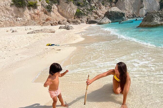 Zakynthos Private Cruise to Turtle Island, Keri Caves & Mizithres - Peluso Island (Kalonisi): a short, human-free sand pause