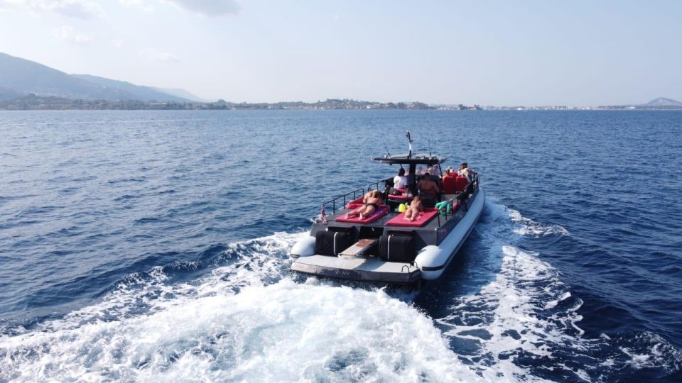 Zakynthos: Shipwreck Bay by fast boat - Small Group - What lunch onboard adds to the half-day trip