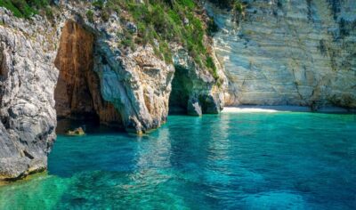 Zakynthos: Small boat trip to Keri, Mizithres & Marathonisi - A small boat makes Keri Caves more personal