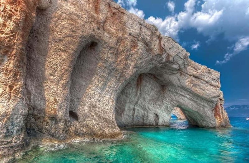 Zakynthos: Xigia, Navagio Shipwreck and Blue Caves Boat Tour - Navagio Shipwreck Beach Photo Stop: How to get the best shots in limited time